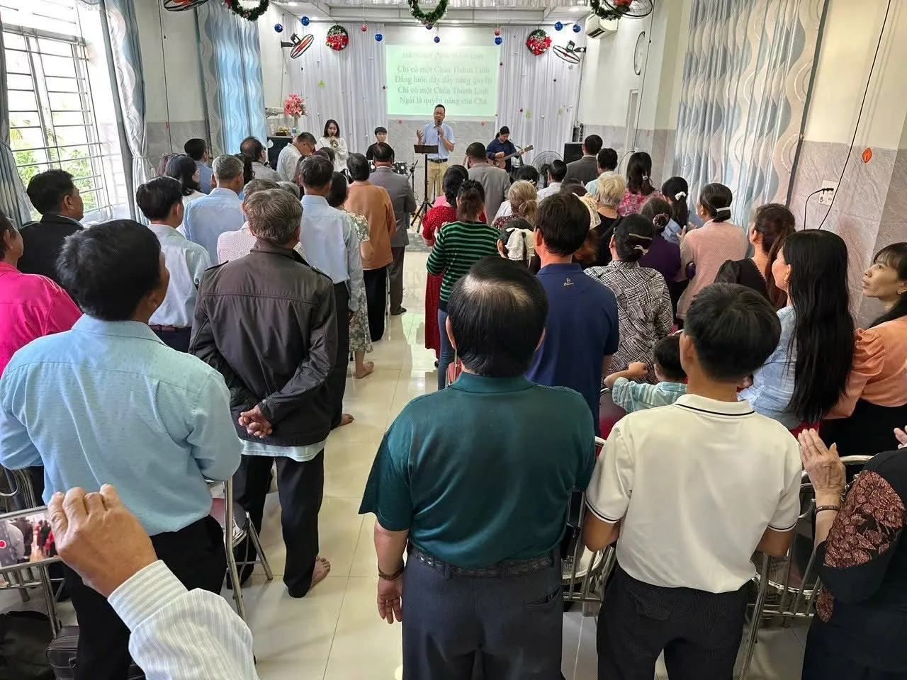 Buổi nhóm thờ phượng tại một Hội thánh địa phương